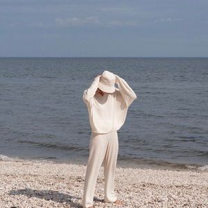 James Street Co Light Vee